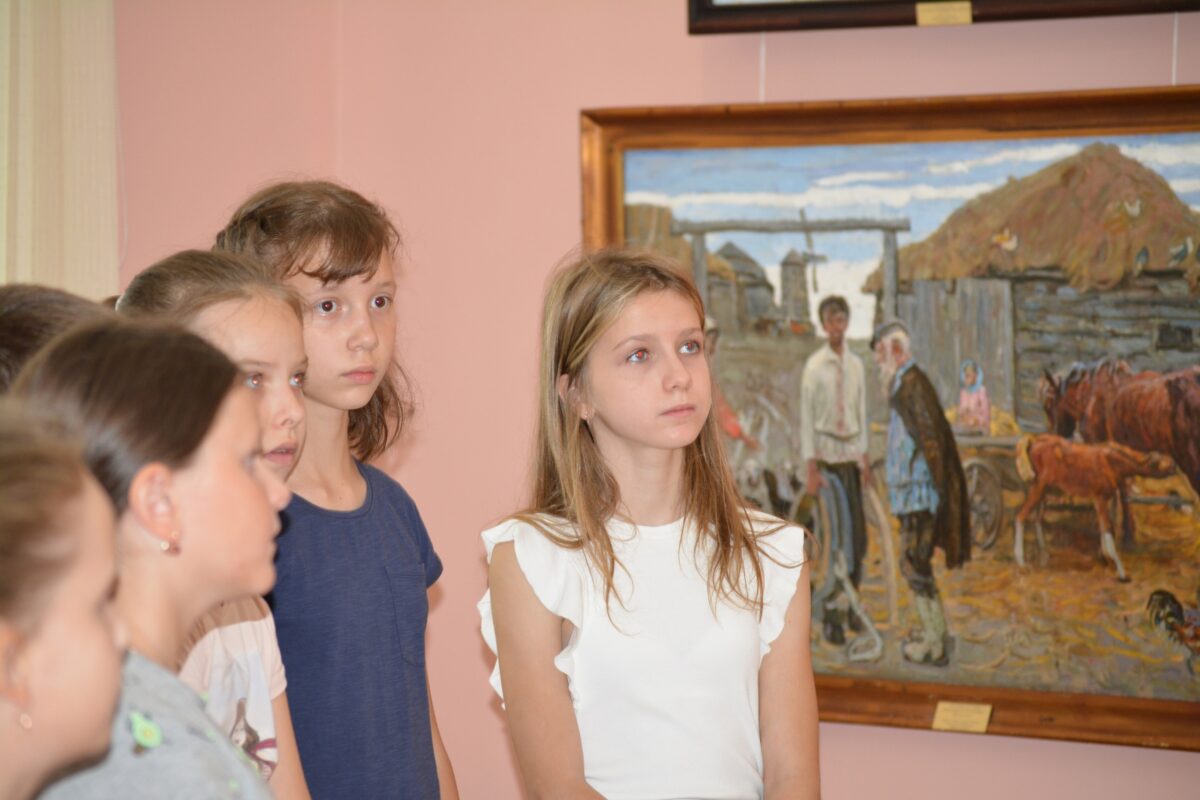 Юные художники из центра «ОГМА» посетили музей  братьев Ткачевых