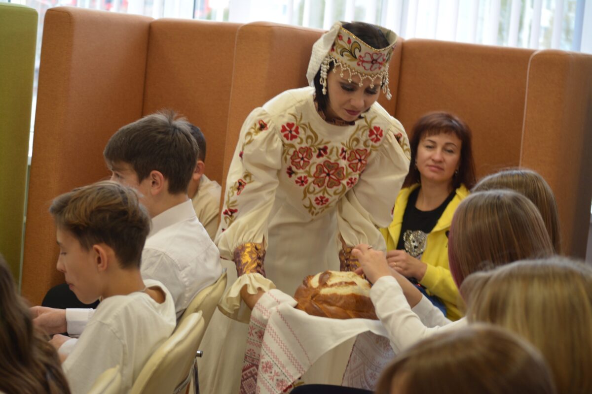 В центе «ОГМА» прошел мастер-класс «Золотая россыпь русского фольклора»