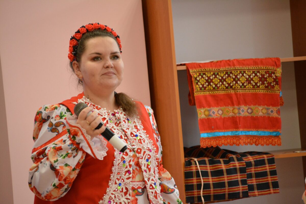 В центе «ОГМА» прошел мастер-класс «Золотая россыпь русского фольклора»