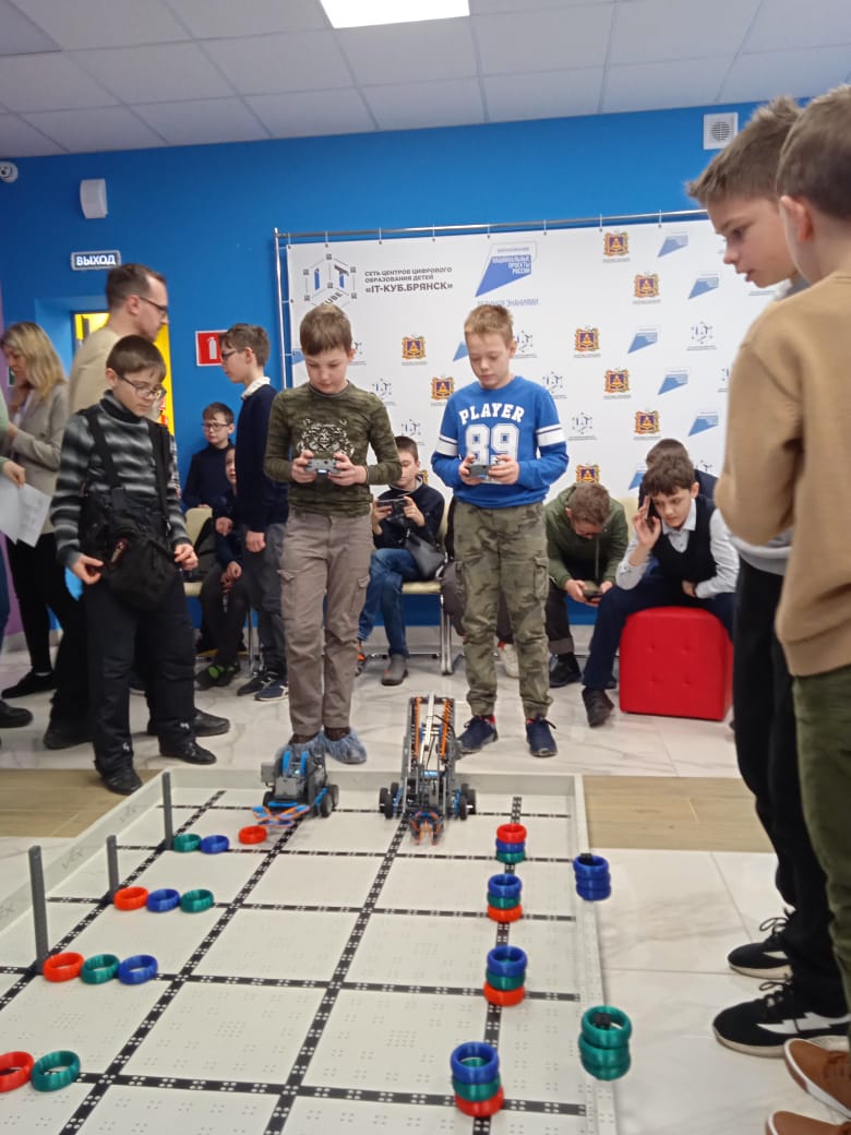 Учащиеся центра «ОГМА» заняли 3 место на открытых соревнования по робототехнике «VEX IQ Challenge»