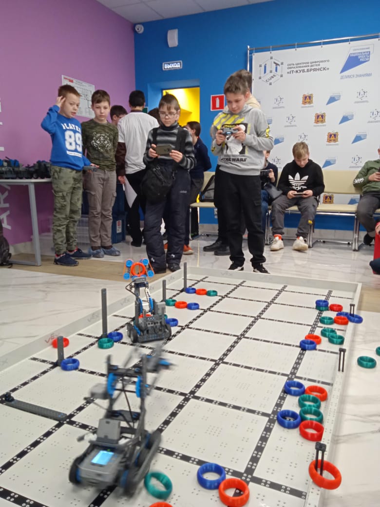 Учащиеся центра «ОГМА» заняли 3 место на открытых соревнования по робототехнике «VEX IQ Challenge»