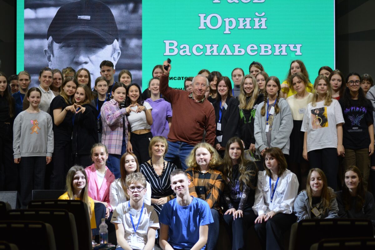 В центре "ОГМА" состоялась творческая встреча с писателем Юрием Фаевым