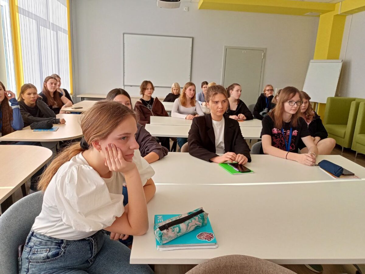 В День российской науки в центре «ОГМА» волонтеры-медики провели мастер-класс