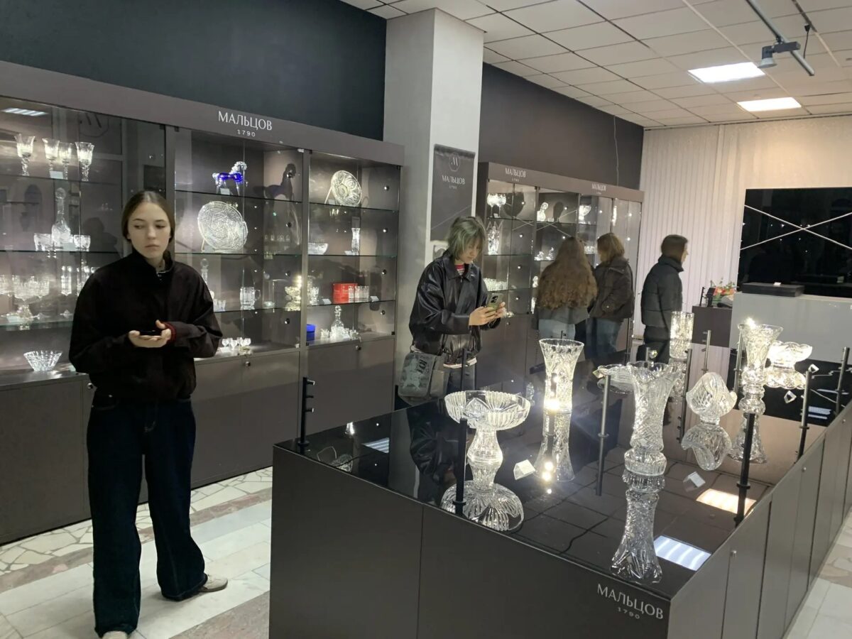 От огня до алмазной грани: обучающиеся профильной смены побывали в «хрустальной столице» России